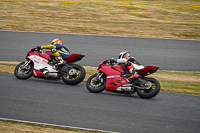 enduro-digital-images;event-digital-images;eventdigitalimages;mallory-park;mallory-park-photographs;mallory-park-trackday;mallory-park-trackday-photographs;no-limits-trackdays;peter-wileman-photography;racing-digital-images;trackday-digital-images;trackday-photos